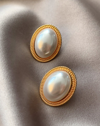 Radiance Oval Pearl Studs - Dalm Fashion
