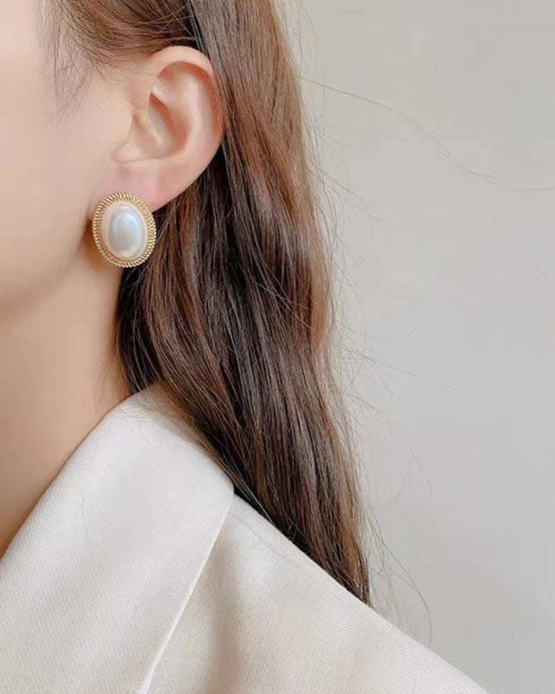 Radiance Oval Pearl Studs - Dalm Fashion